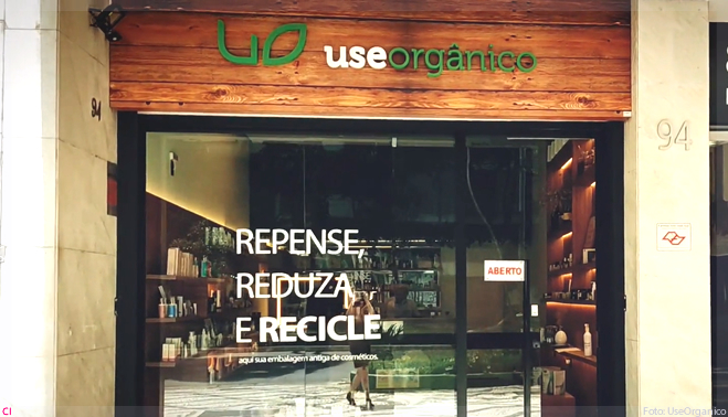 Envie produtos orgânicos com sua própria embalagem de marca privada.