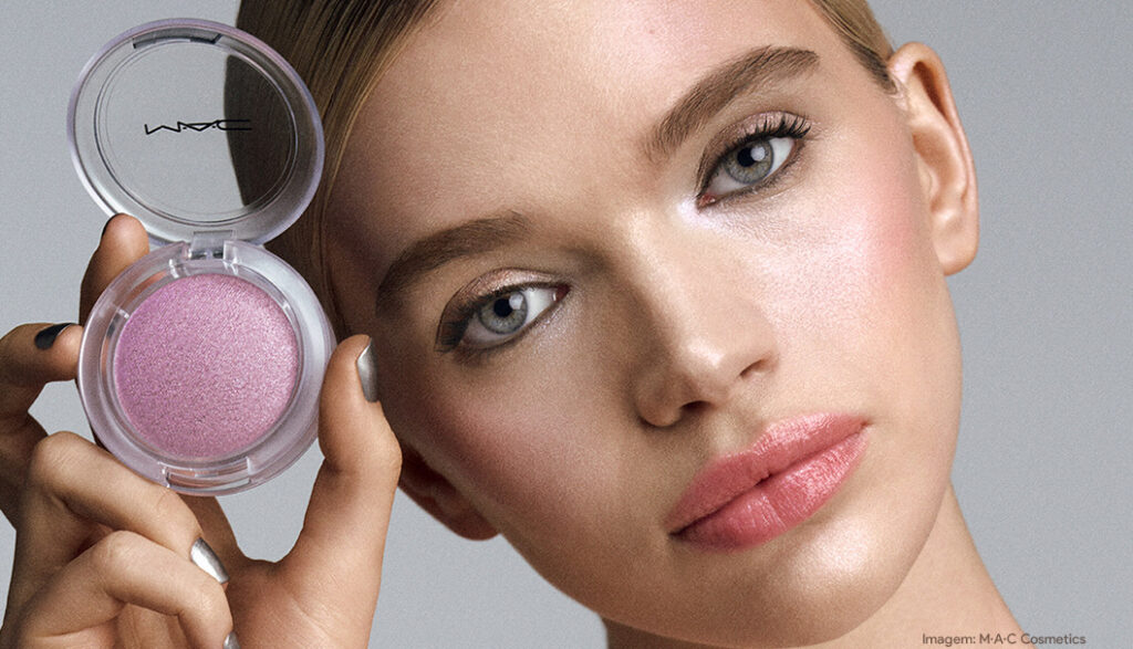 M·A·C Cosmetics amplia a linha Glow Play com novo iluminador de textura cushion
