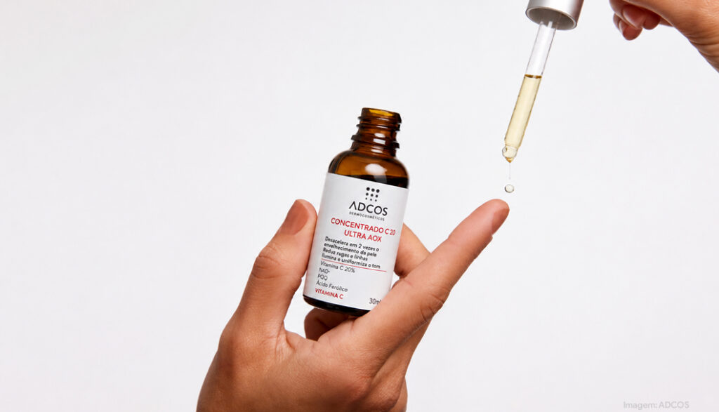 ADCOS reformula vitamina C com NAD+ e PQQ para longevidade da pele